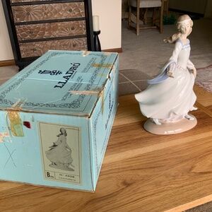 Lladro 4828 Cenicienta (Cinderella)